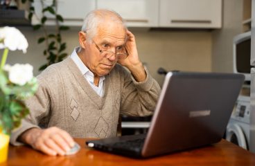 50代で英語を習うならオンライン英会話を利用する